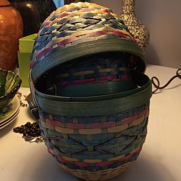 WICKER EASTER BASKETS - Picture 1 of 4